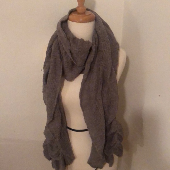Grey Ruffled Scarf 🧣💝 - Picture 2 of 3